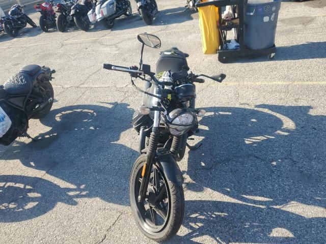 2021 Moto Guzzi V7 Stone