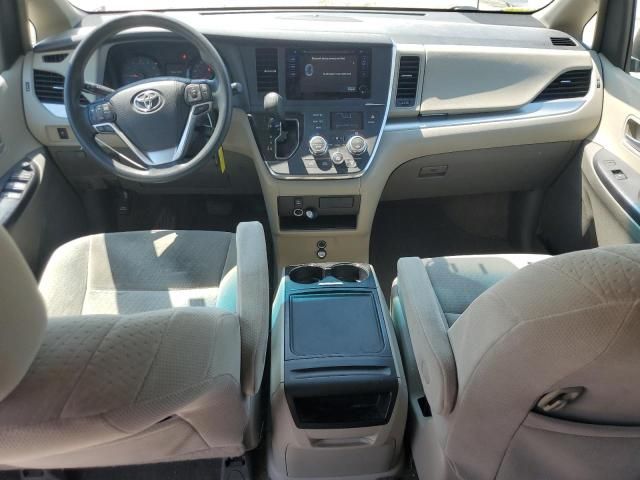 2015 Toyota Sienna le