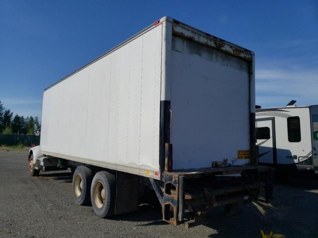 2005 Peterbilt 330