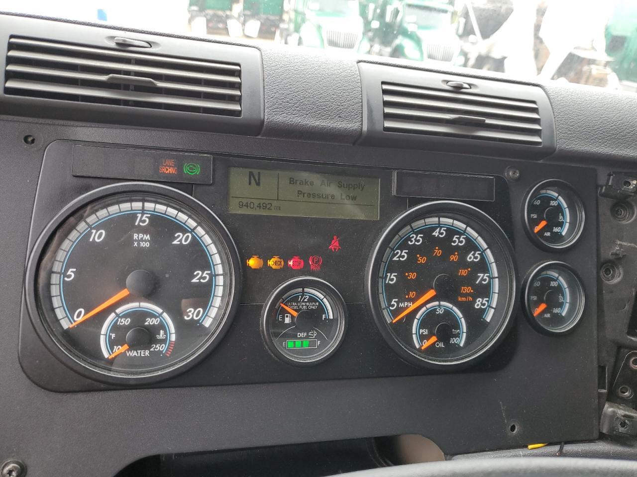 2018 Freightliner Cascadia 125 Semi Truck