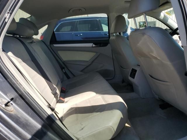 2013 Volkswagen Passat SE
