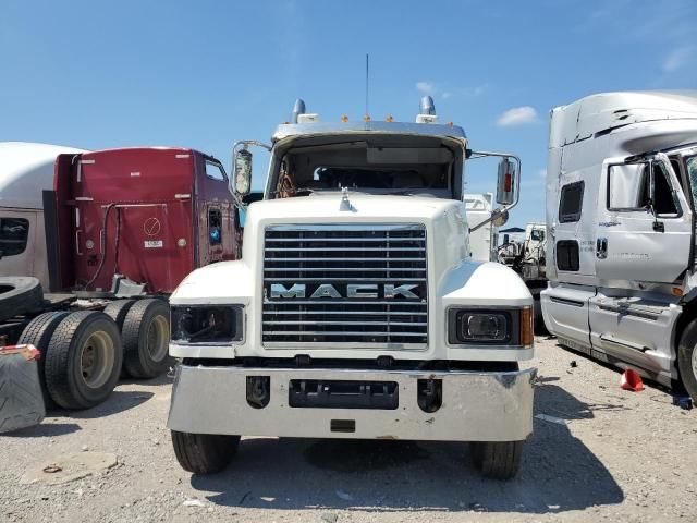 2014 Mack CHU613 Semi Truck
