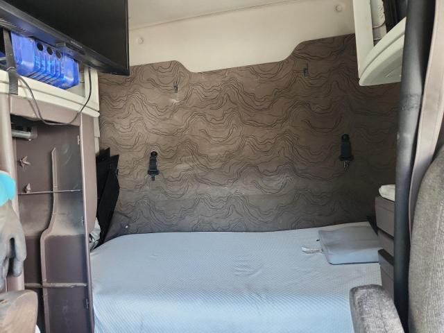 2018 Volvo VNL Semi Truck