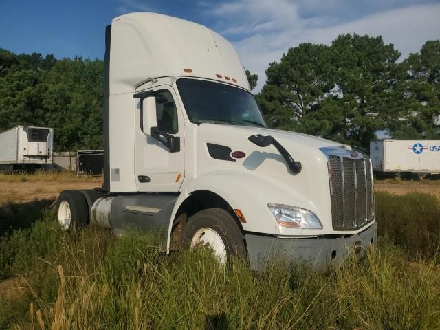 2016 Peterbilt Tractor 2016 Peterbilt 579 Semi Truck