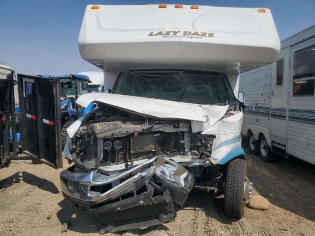 2014 Ford Econoline E450 Super Duty Cutaway Van