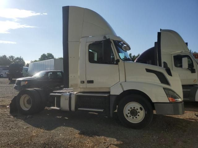 2017 Volvo VNL Semi Truck