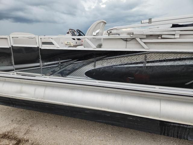 2022 Avalon Boat