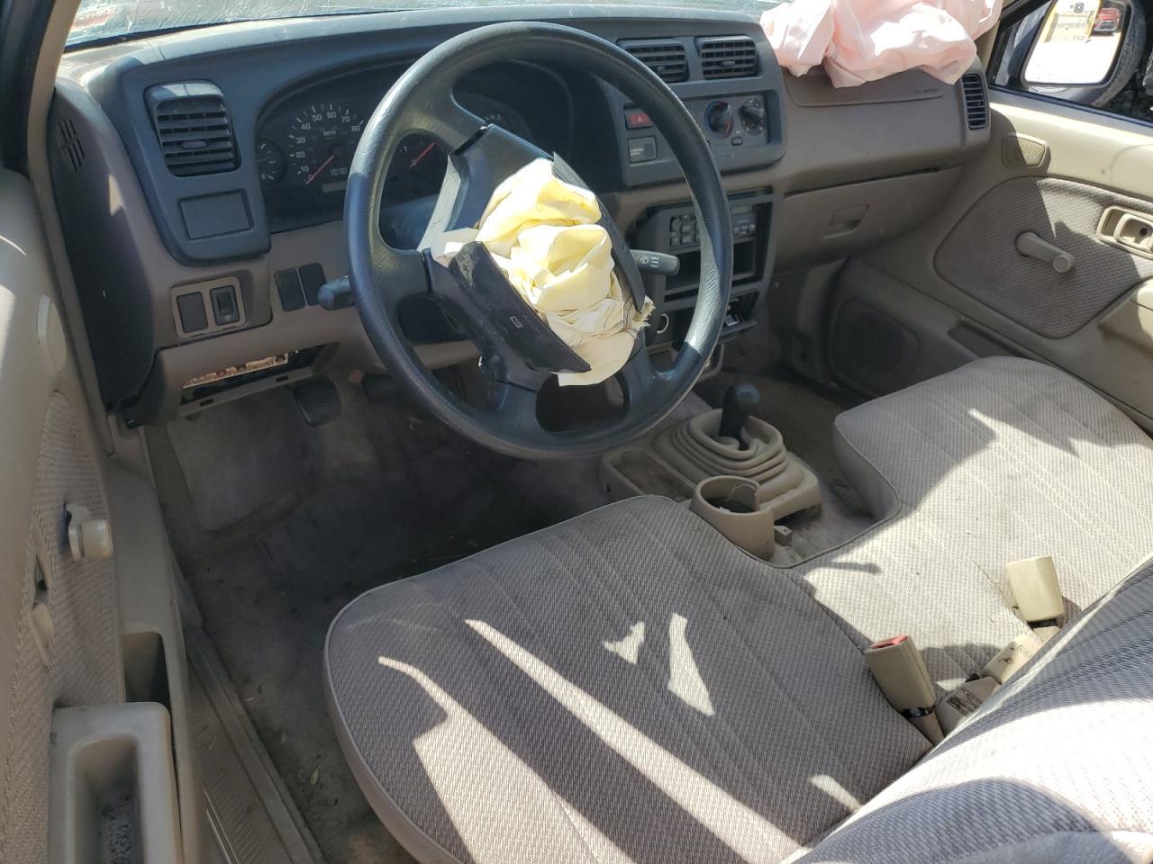 2000 Nissan Frontier xe