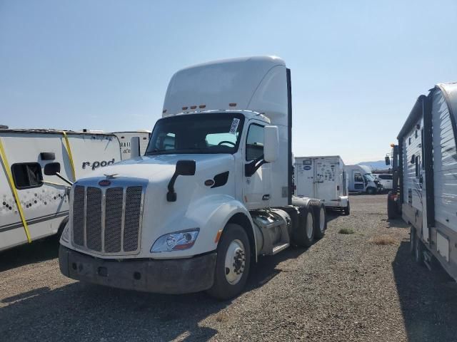 2017 Peterbilt Tractor 2017 Peterbilt 579 Semi Truck