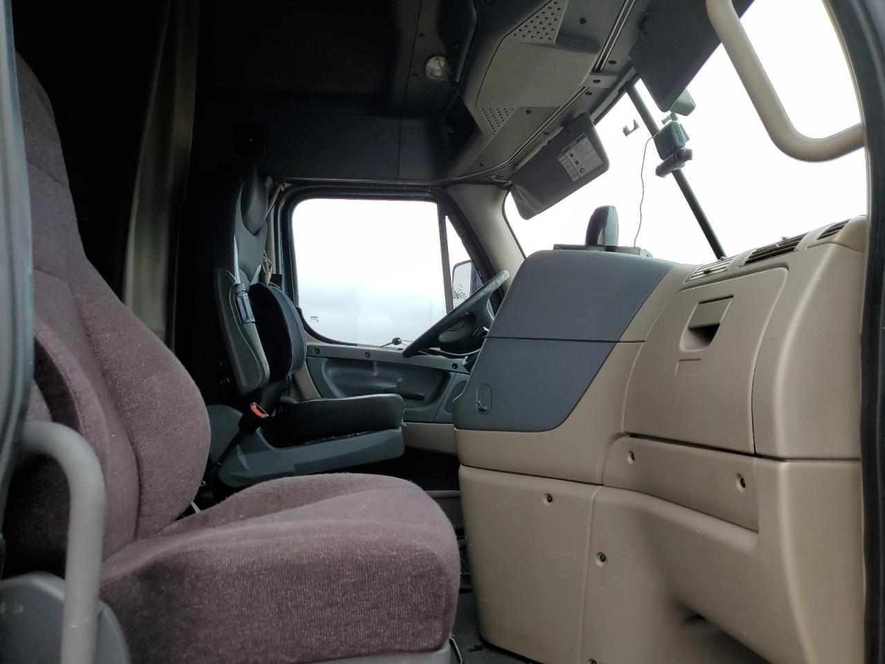 2018 Freightliner Cascadia 125 Semi Truck