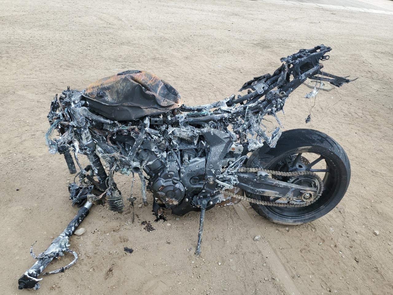 2025 Yamaha YZFR7