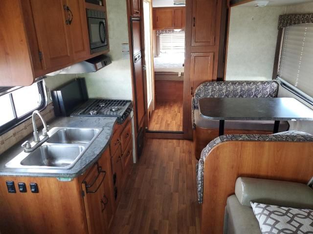 2011 Ford Econoline E450 Super Duty Cutaway Van