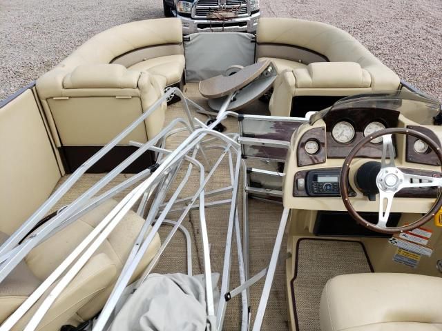 2014 Larson Boat
