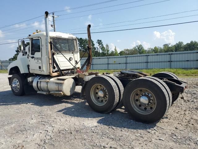 2015 Mack CHU613 Semi Truck
