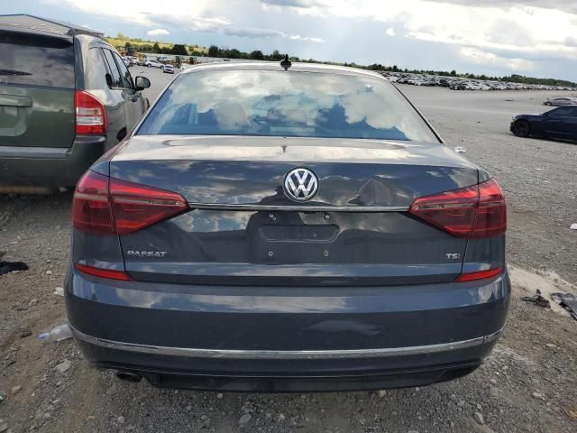 2017 Volkswagen Passat R-Line