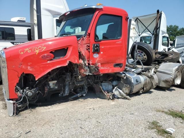 2020 Peterbilt 567 Semi Truck