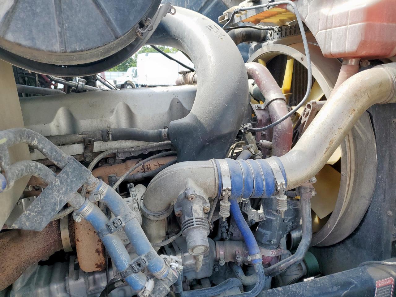 2010 Mack 600 CHU600-Semi Truck