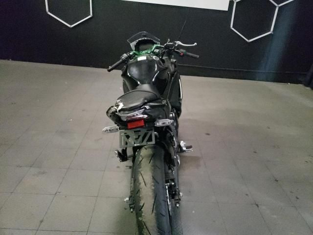 2025 Kawasaki EX650 R