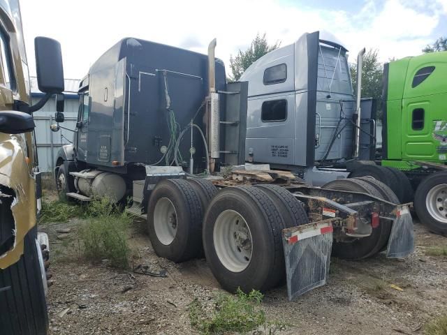 2004 Freightliner Columbia 120 Semi Truck