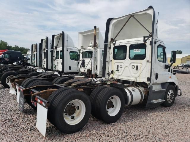 2020 Freightliner Cascadia 113 Semi Truck