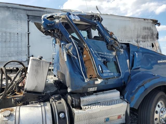 2012 Kenworth T800 Semi Truck