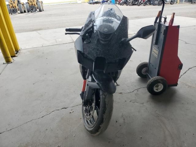 2025 Kawasaki ZX1002 M