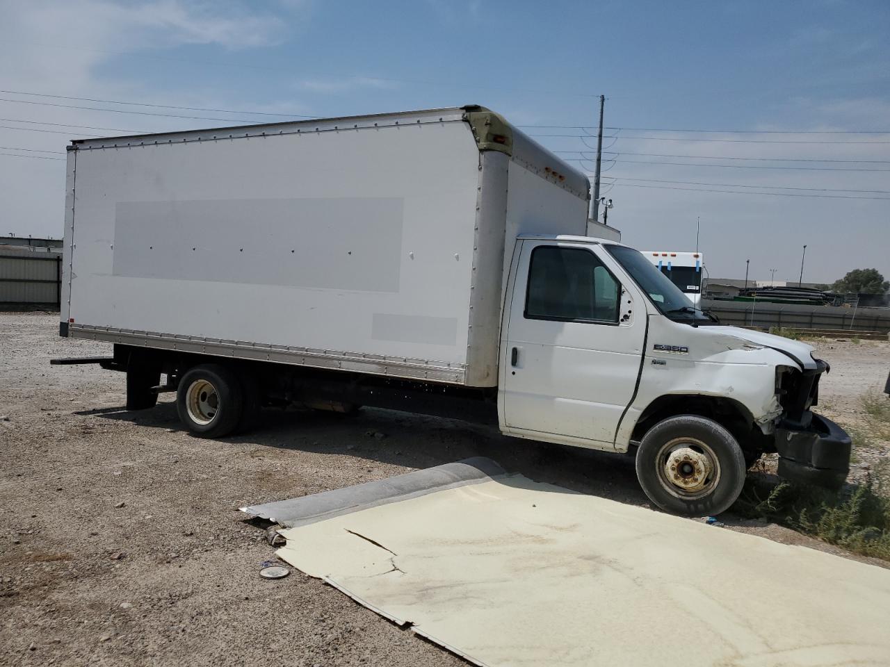 2013 Ford Econoline E350 Super Duty Cutaway Van