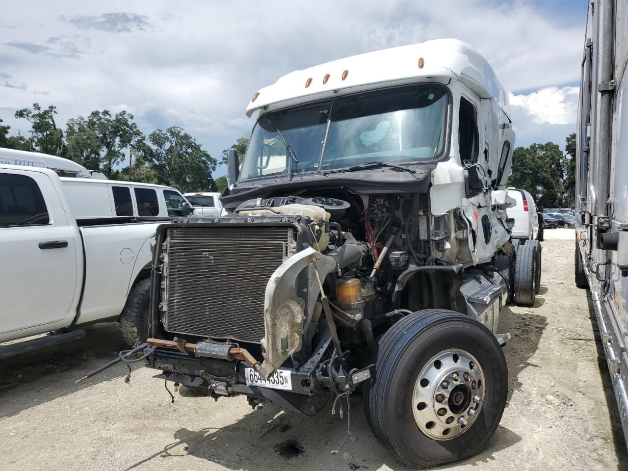 2016 Freightliner Cascadia 125 Semi Truck