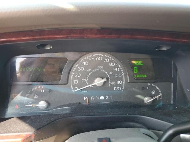 2003 Lincoln Town Car Signature