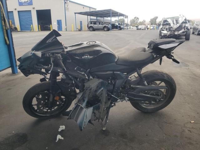 2025 Yamaha YZFR7