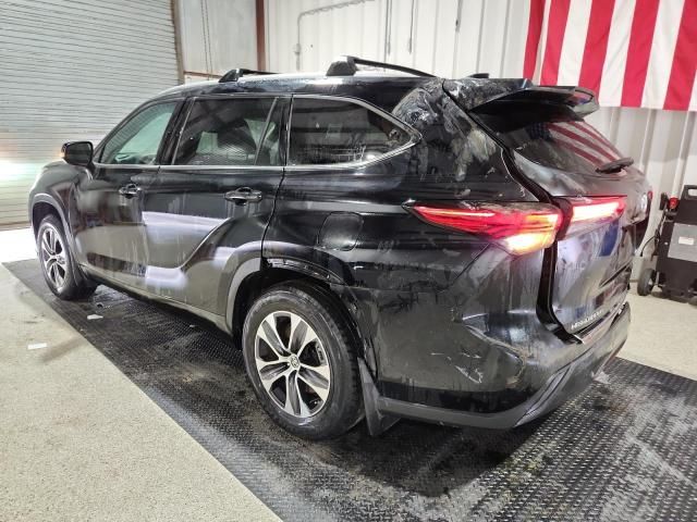 2022 Toyota Highlander Hybrid XLE