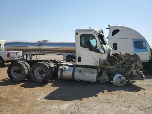 2020 Freightliner Cascadia 126 Semi Truck