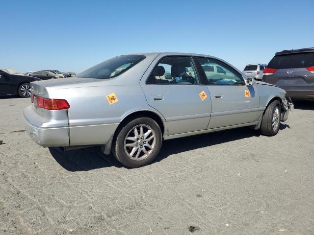 2000 Toyota Camry le