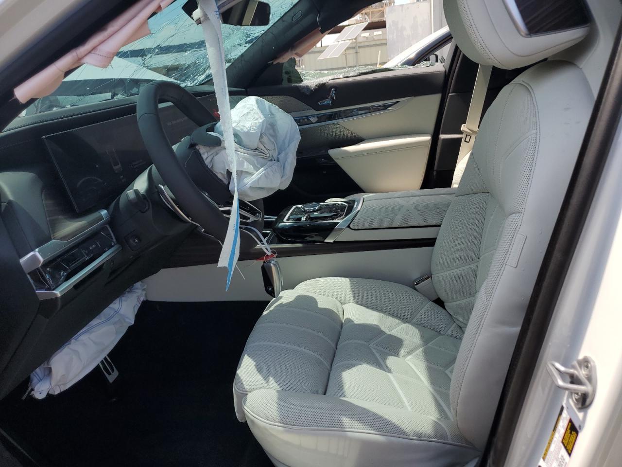 2025 BMW 760 xi