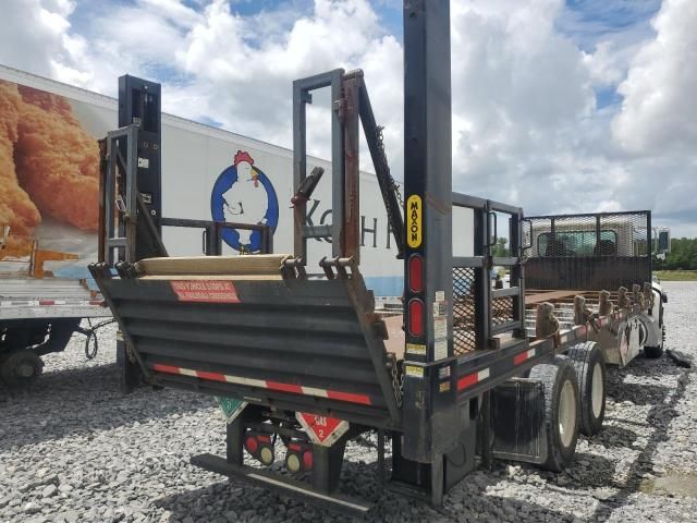 2015 Peterbilt 348 Flatbed Truck