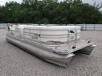 2001 Matu 2001 Manitou Pontoon Legacy
