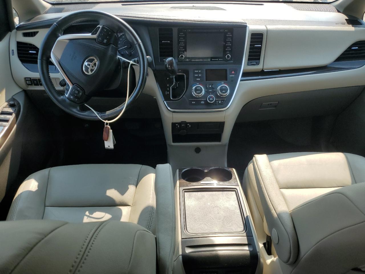 2018 Toyota Sienna xle