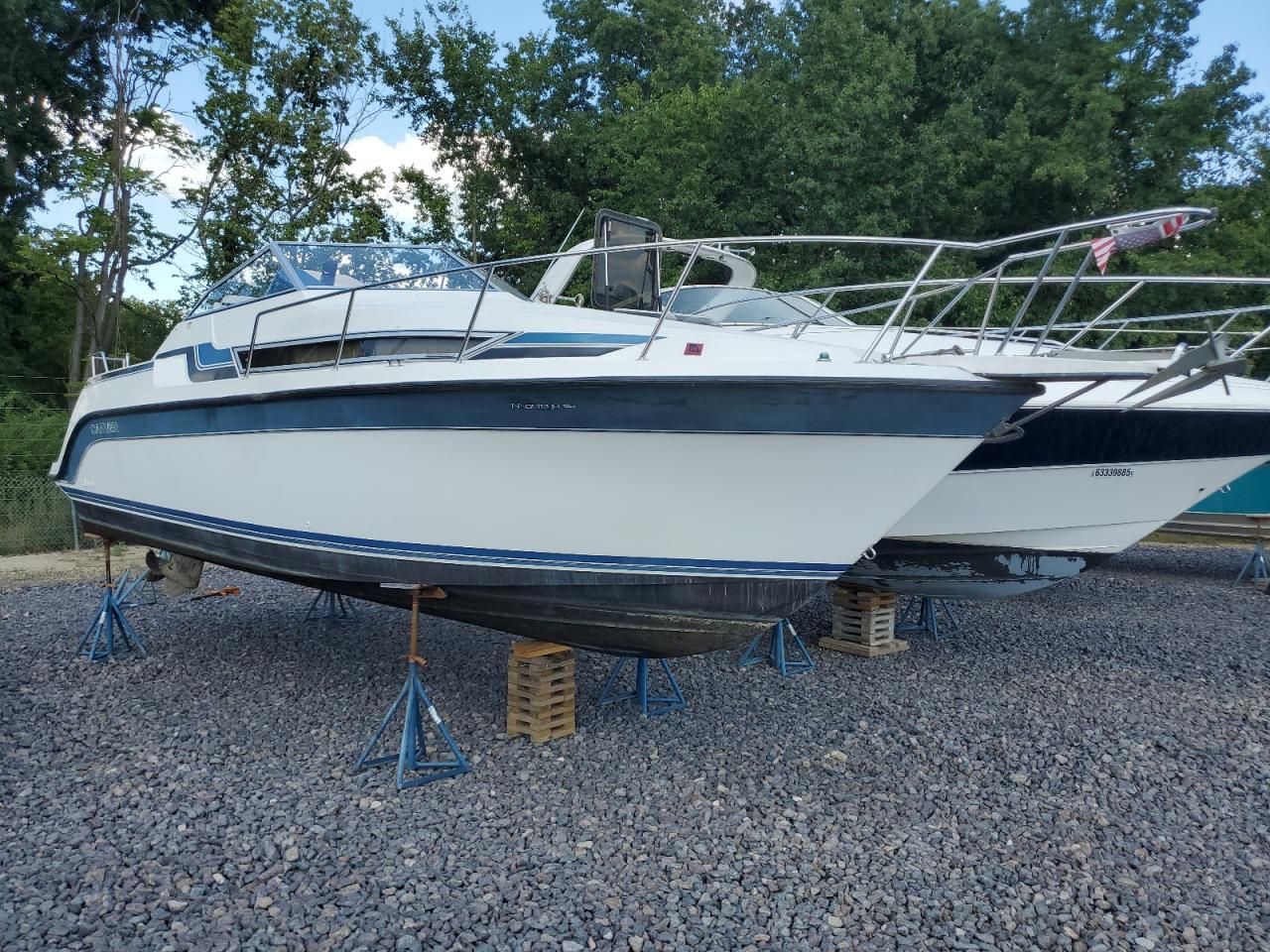 1990 Carver Yachts 2557 Monte