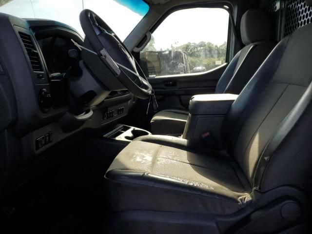 2013 Niss NV 2500 S Standard R
