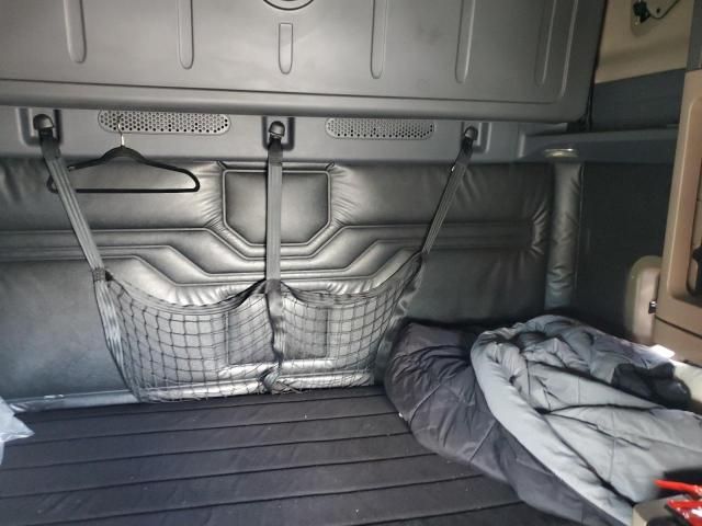 2018 Freightliner Cascadia 125 Semi Truck