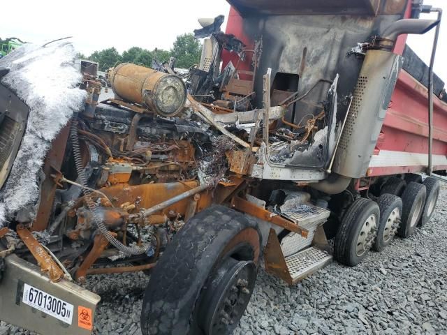 2005 Kenworth T800 Dump Truck