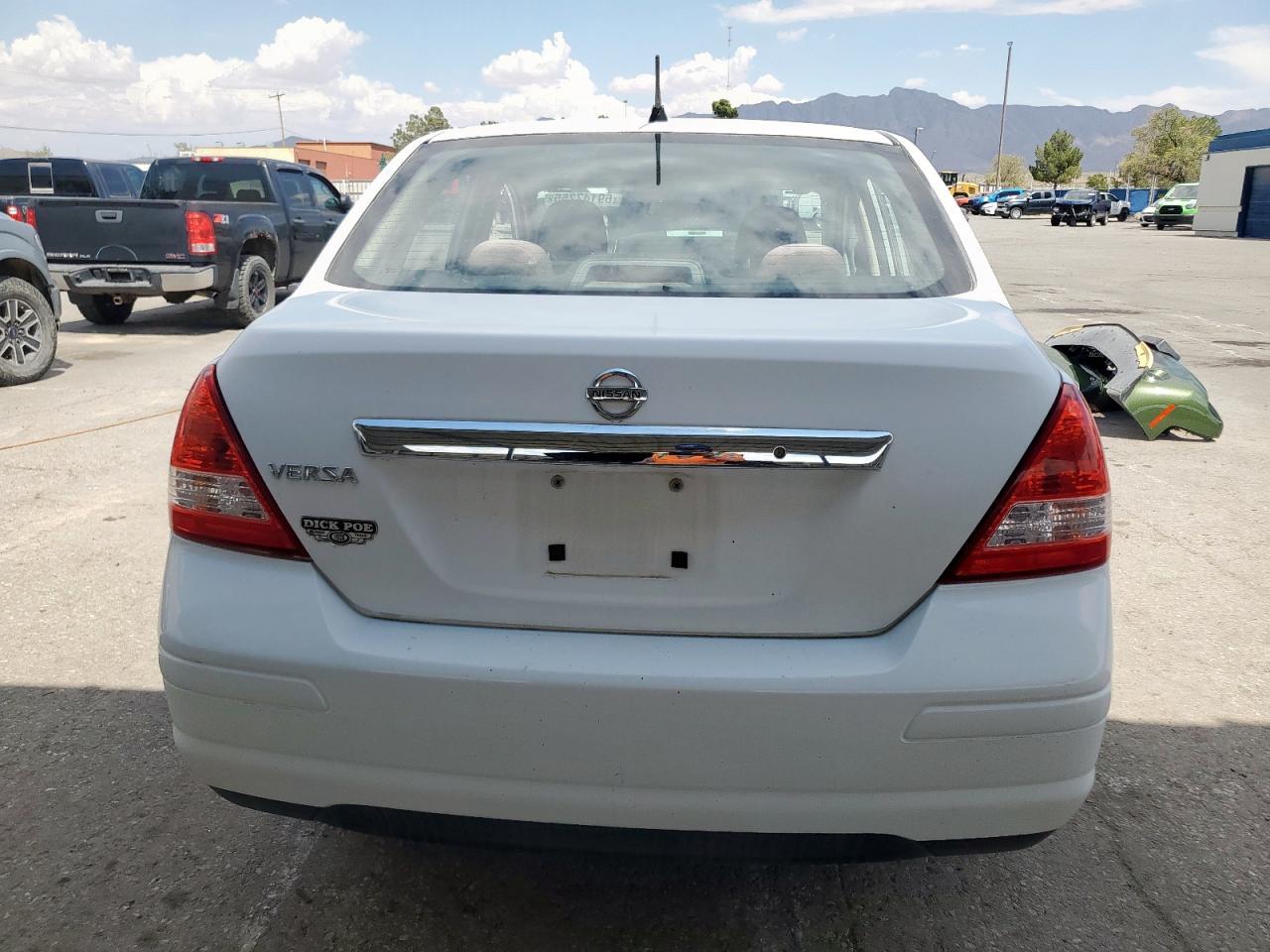 2011 Niss Versa 1.8 s