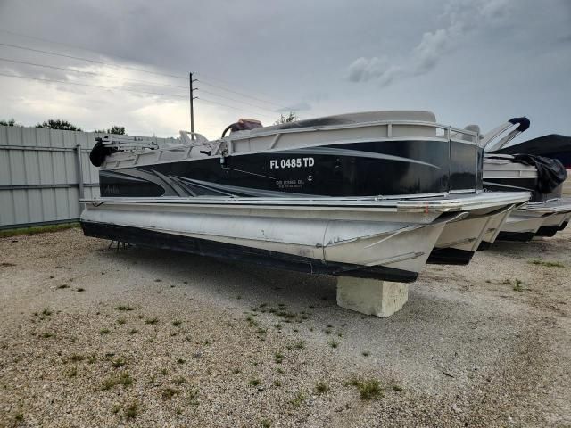 2022 Avalon Boat