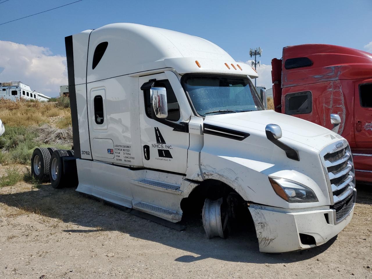 2020 Freigliner 2020 Freightliner Cascadia 126 Semi Truck