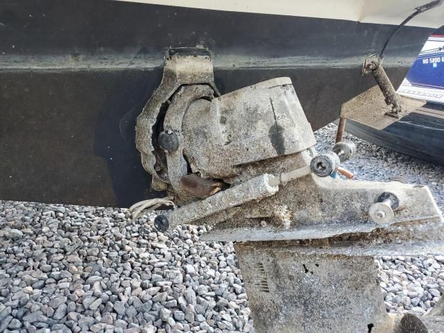 1990 Carver Yachts 2557 Monte