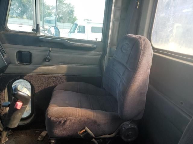 2000 Peterbilt 378 Semi Truck
