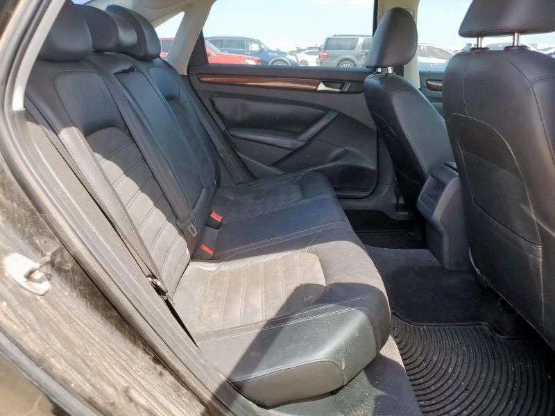 2012 Volkswagen Passat SEL