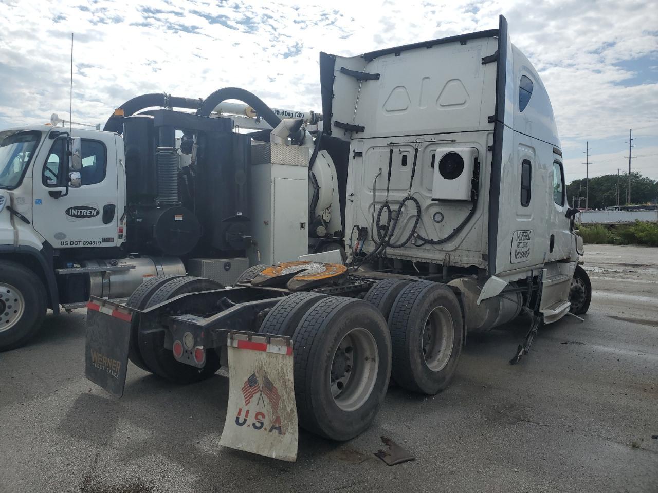 2020 Freigliner 2020 Freightliner Cascadia 126 Semi Truck