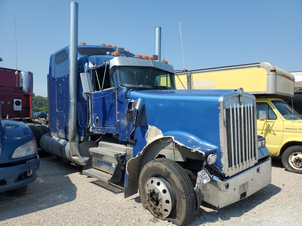 2000 Kenworth W900 Semi Truck