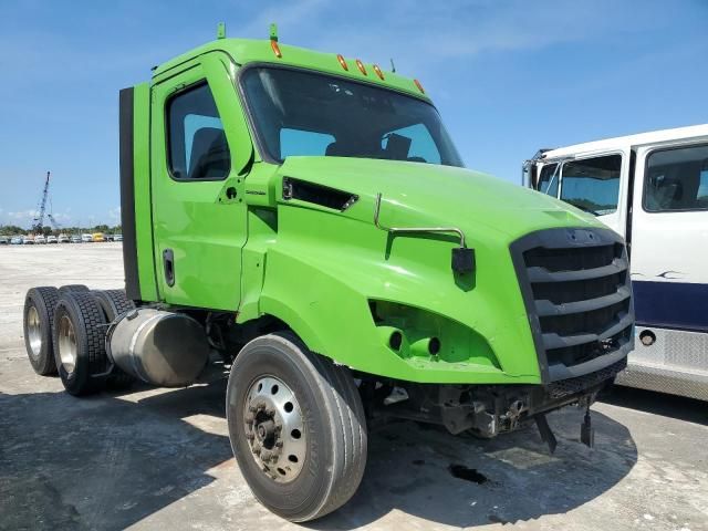 2021 Freightliner Cascadia 116 Semi Truck